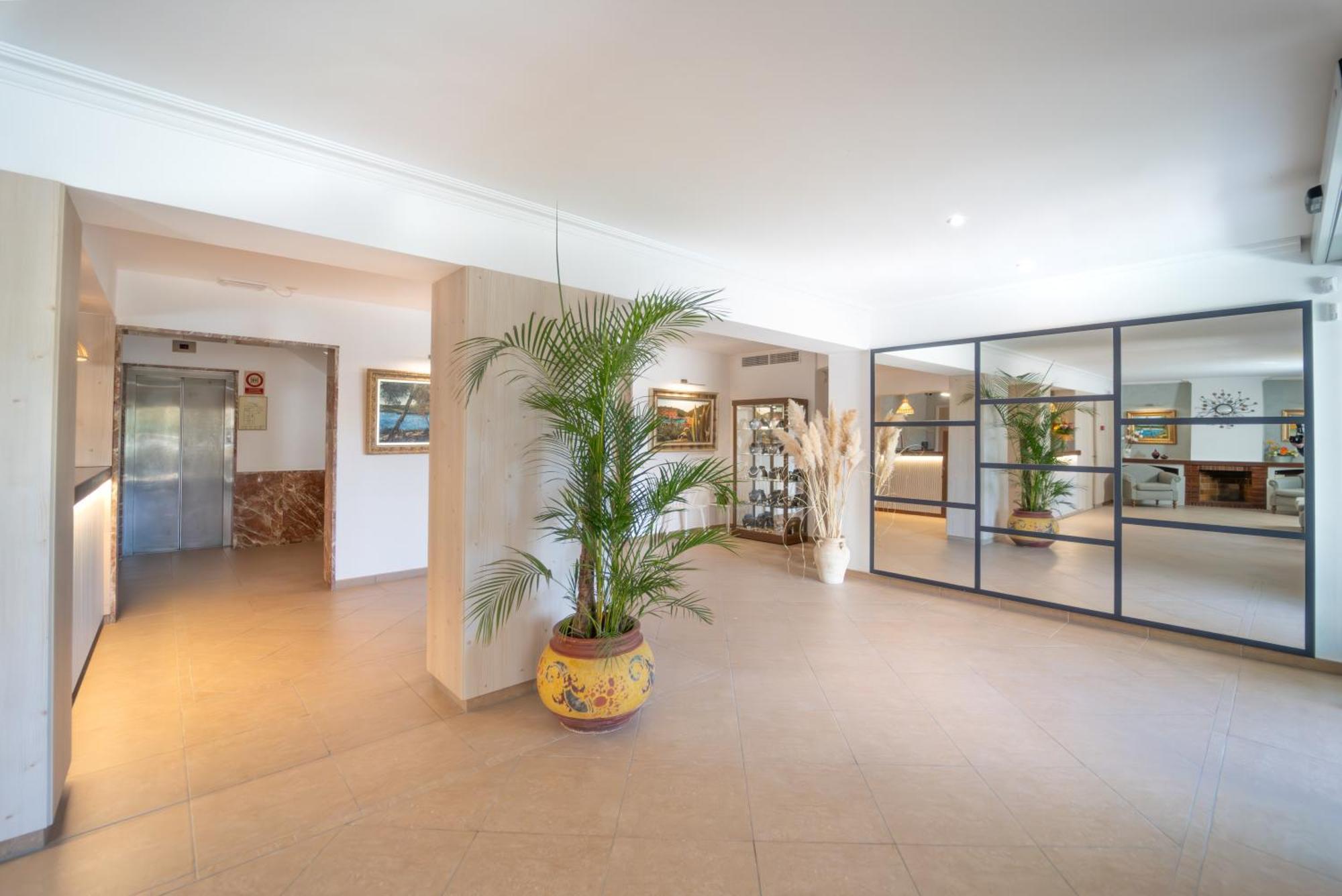 Portopetro Hotel Playa Mondrago מראה חיצוני תמונה